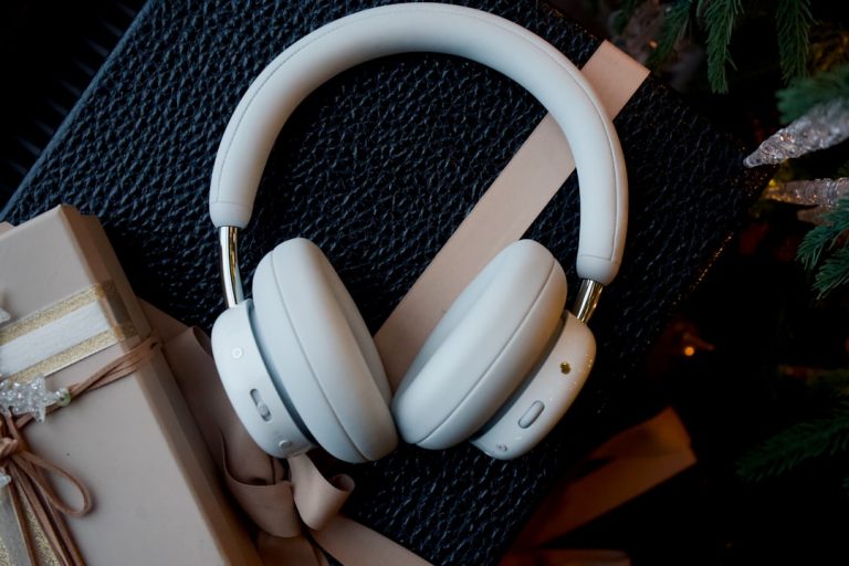 Top Features to Look for in Premium Headsets