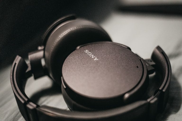 Comparing Noise-Cancelling Headphones for a Better Experience